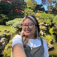 Sitter Profile Image: Julia M.