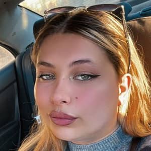 Sitter Profile Image: Alba R.