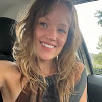 Sitter Profile Image: Evelyn W.