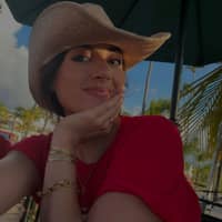 Sitter Profile Image: Valeria H.