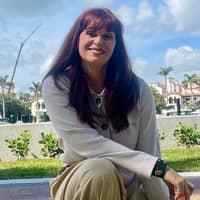 Sitter Profile Image: Mia L.