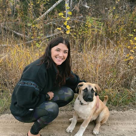 Sitter Profile Image: Halle S.