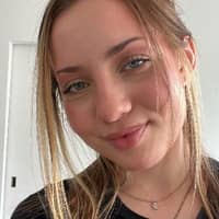 Sitter Profile Image: Alina Magdalena N.