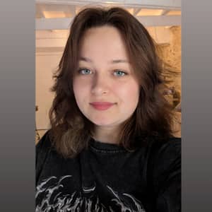 Sitter Profile Image: lou y.