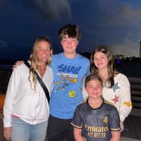 Sitter Profile Image: Laura D.