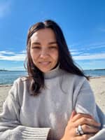 Sitter Profile Image: Larisa B.