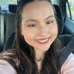 Sitter Profile Image: Selina S.