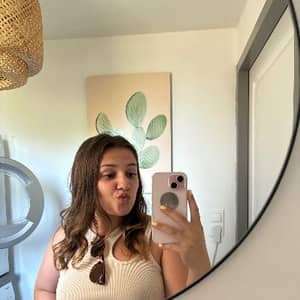 Sitter Profile Image: Anais B.