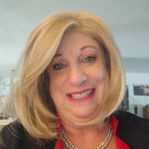 Sitter Profile Image: Laura S.