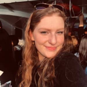 Sitter Profile Image: Laura D.