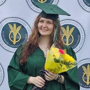 Sitter Profile Image: Maria B.