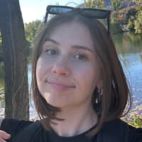 Sitter Profile Image: Leslie S.