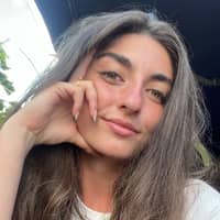 Sitter Profile Image: Laura D.