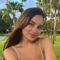 Sitter Profile Image: Elizaveta K.