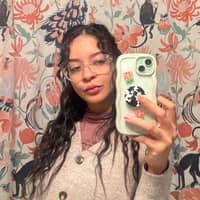 Sitter Profile Image: Stephanie L.