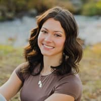 Sitter Profile Image: Lillian W.