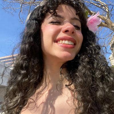 Sitter Profile Image: Alondra G.