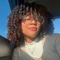 Sitter Profile Image: Roxana P.