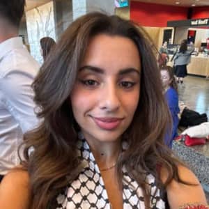 Sitter Profile Image: Anais P.