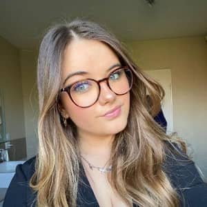 Sitter Profile Image: Leane V.