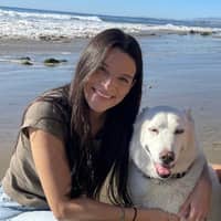 Sitter Profile Image: Lindsey N H.