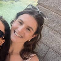 Sitter Profile Image: Louise E.