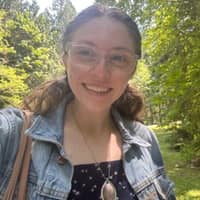 Sitter Profile Image: Halle M.