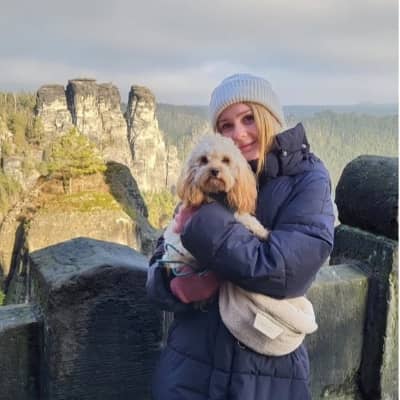 Sitter Profile Image: Annika E.