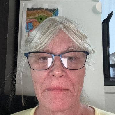 Sitter Profile Image: Shelley H.