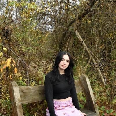 Sitter Profile Image: Lily H.