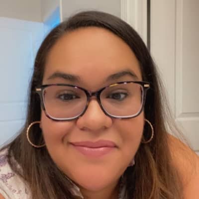 Sitter Profile Image: Veronica M.