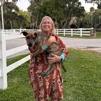 Sitter Profile Image: Tracey R.