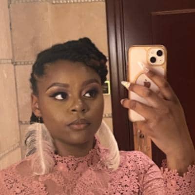 Sitter Profile Image: Laya W.
