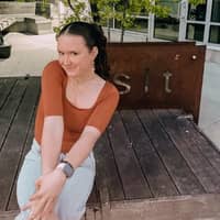 Sitter Profile Image: Hailey Q.