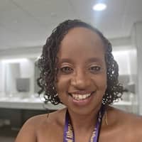 Sitter Profile Image: Roslind V.