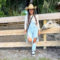 Sitter Profile Image: Veronica M.